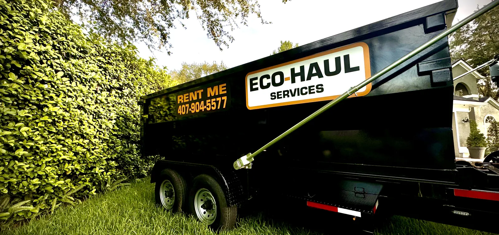 Remolque de Eco Haul Services en la casa de un cliente en Winter Park